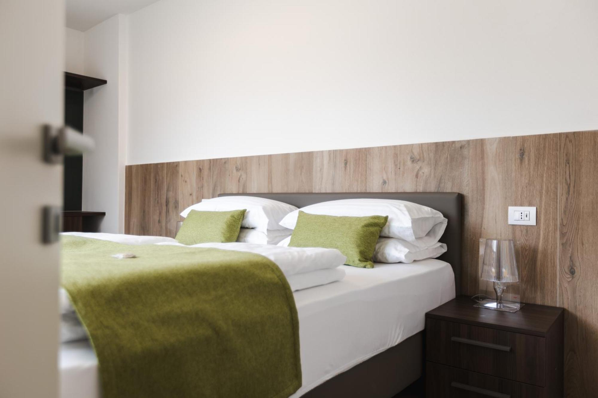 Boutique Apartments By Annalisa Torbole Sul Garda Екстер'єр фото